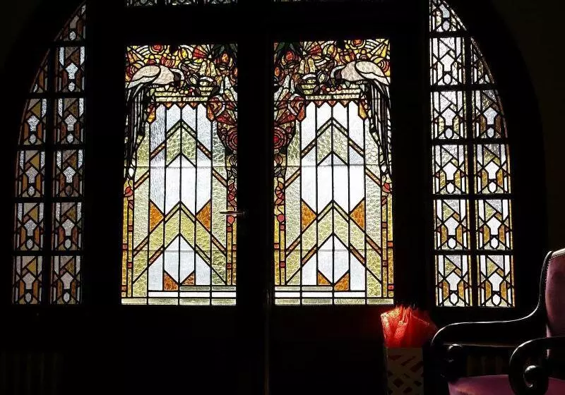 تختخواب و صبحانه Le Castel Guesthouse