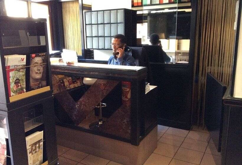 Отель De La Place