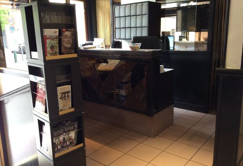 Отель De La Place