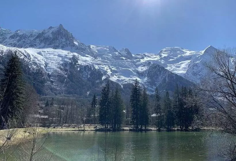 هتل Des Lacs