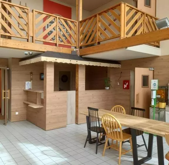 هتل Green Hôtels Orléans Nord Saran