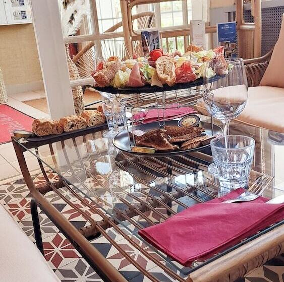 Отель Hôtel De La Mer Deauville Blonville Boutique Hôtel De Charme Vue Mer Ou Campagne Accès Direct