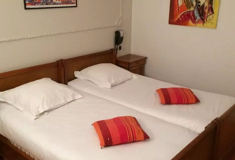 هتل Hôtel La Coudraie