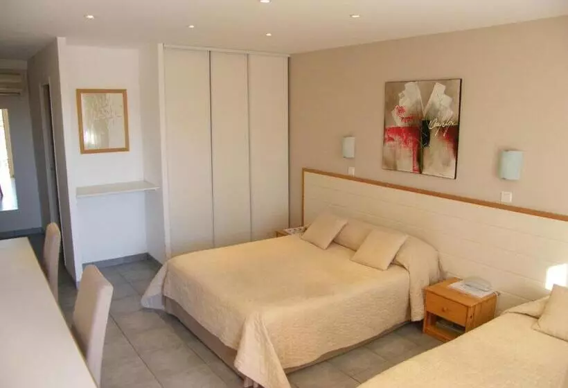ホテル Hôtel Restaurant L  Empereur