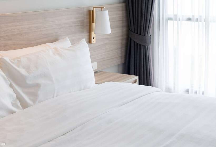 فندق Kyriad Direct Val De Reuil