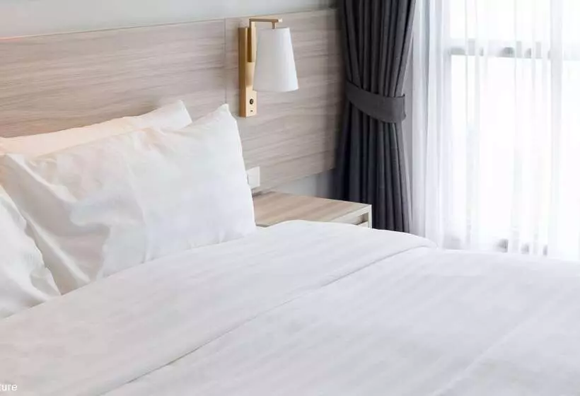 Hotelli Kyriad Direct Val De Reuil