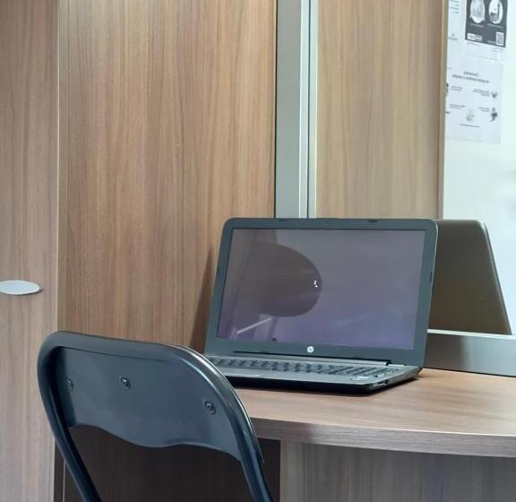 فندق Kyriad Direct Val De Reuil