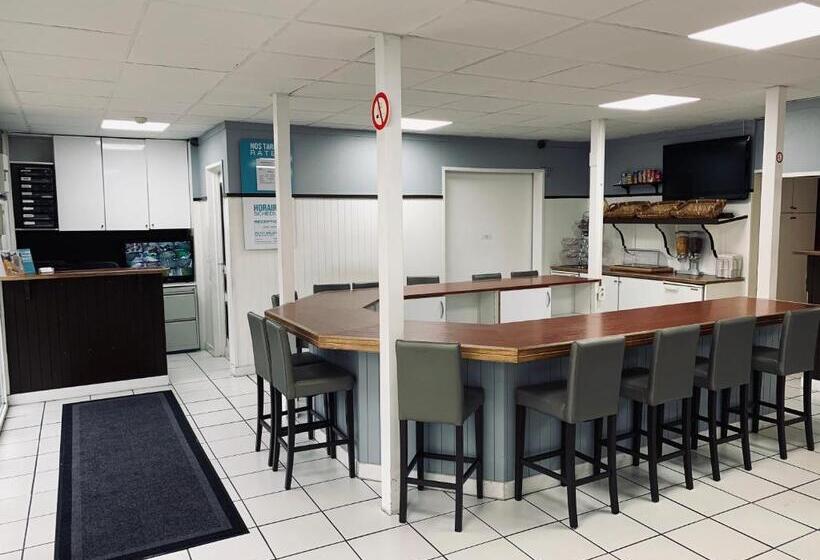 فندق Kyriad Direct Val De Reuil