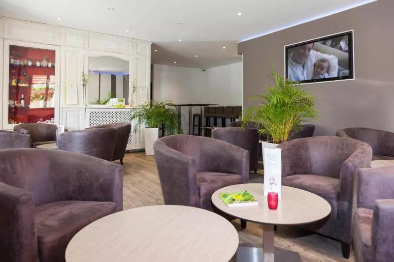Logis Hotel & Restaurant L Etape Bouc Bel Air   Gardanne