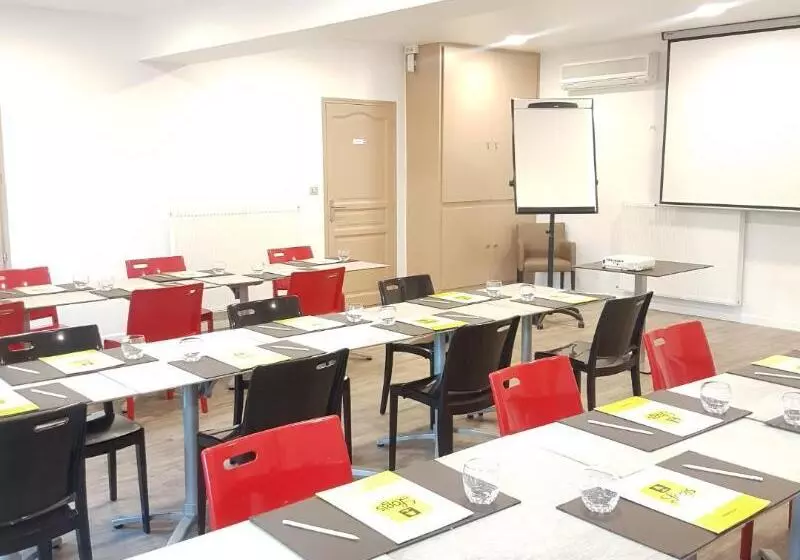 Logis Hotel & Restaurant L Etape Bouc Bel Air   Gardanne