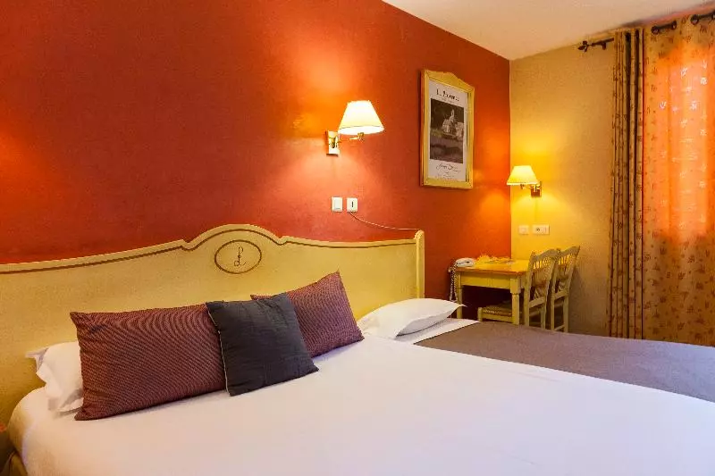 Logis Hotel & Restaurant L Etape Bouc Bel Air   Gardanne