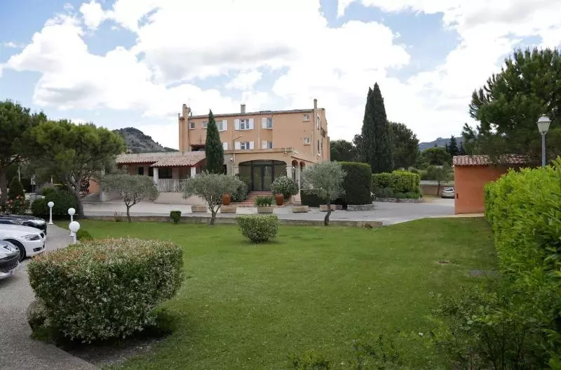 Logis Hotel & Restaurant L Etape Bouc Bel Air   Gardanne