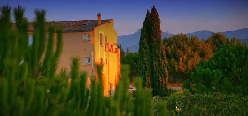 Logis Hotel & Restaurant L Etape Bouc Bel Air   Gardanne