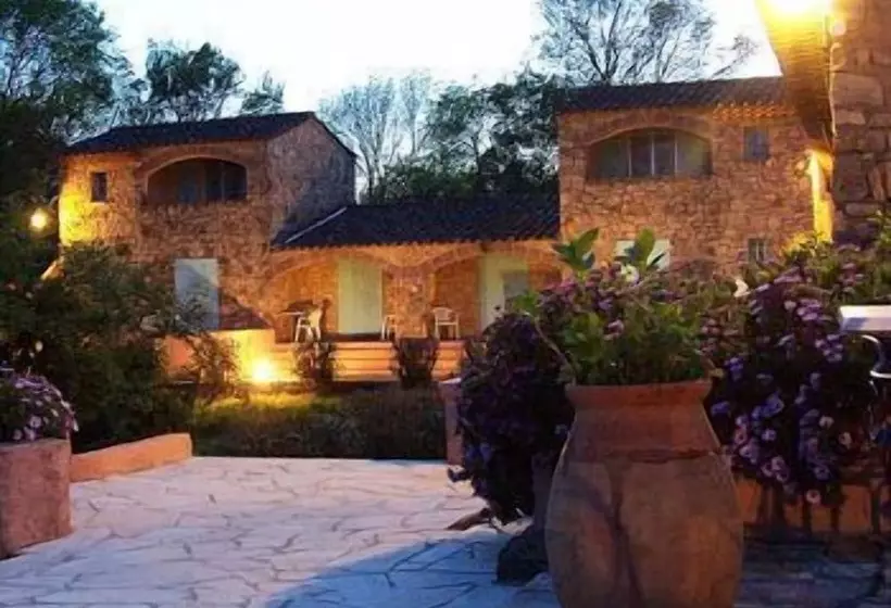 هتل Hôtel La Pierrerie