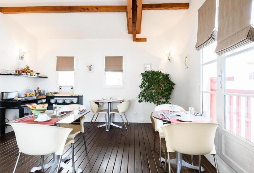 בית מלון כפרי Les Almadies Coeur De Ville