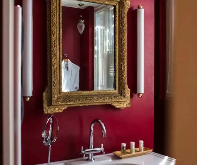 هتل Maison Decoret   Relais & Châteaux