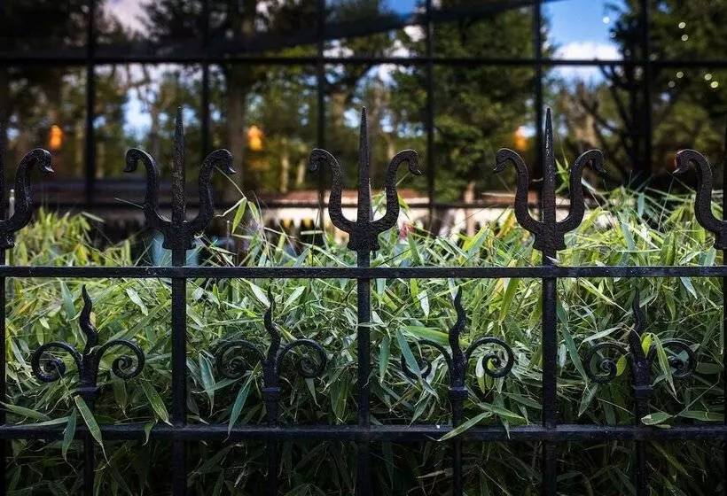 هتل Maison Decoret   Relais & Châteaux