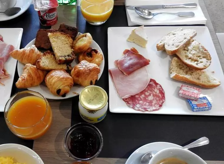 هتل Relais Saint Jacques Chateauroux