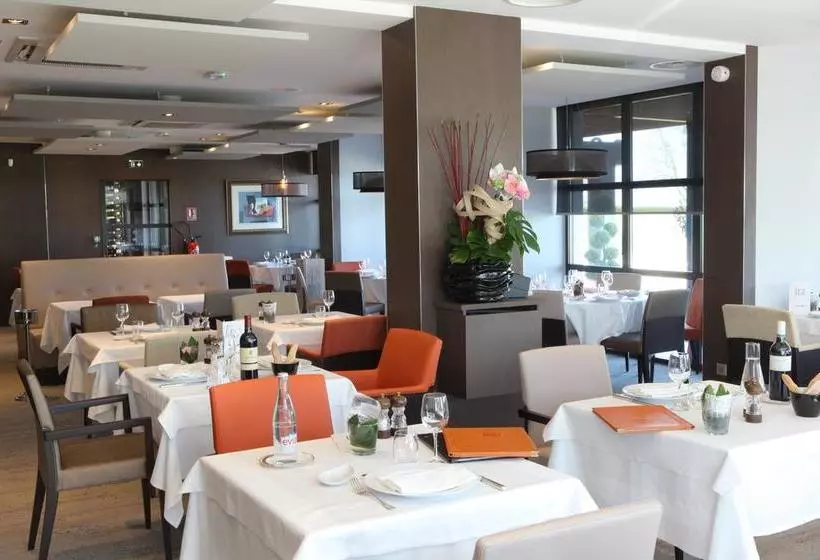 هتل Relais Saint Jacques Chateauroux