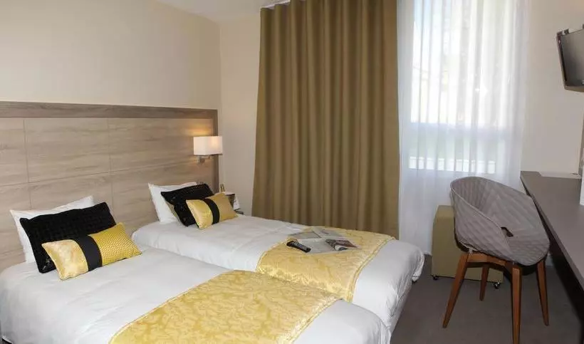 هتل Relais Saint Jacques Chateauroux