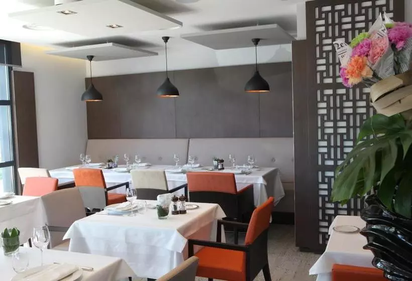 هتل Relais Saint Jacques Chateauroux