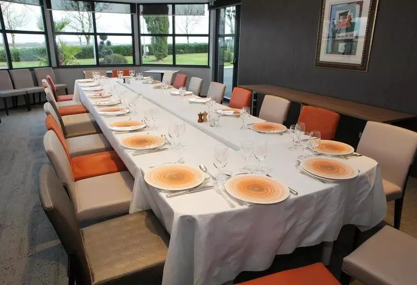 هتل Relais Saint Jacques Chateauroux