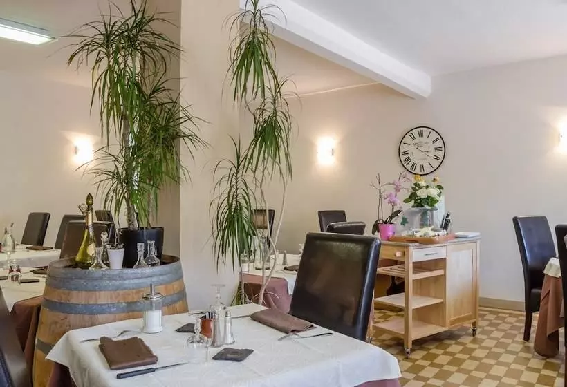 Hotelli Logis Hôtel Restaurant De La Dore