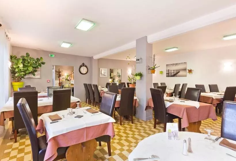 Hotelli Logis Hôtel Restaurant De La Dore