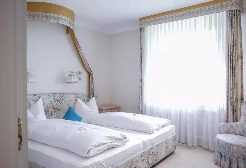 Aamiaismajoitus (B&B) Villa Adolphine