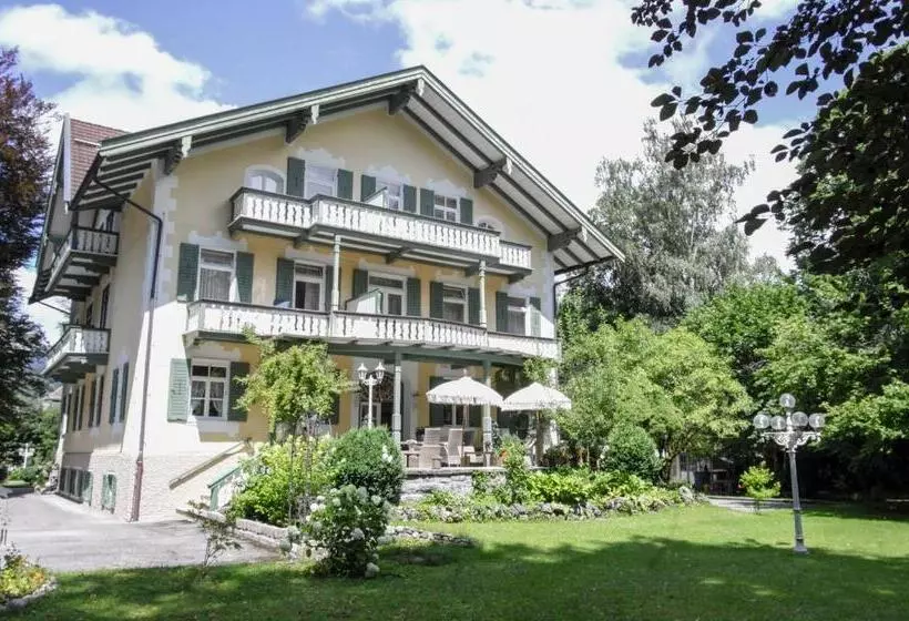 Aamiaismajoitus (B&B) Villa Adolphine