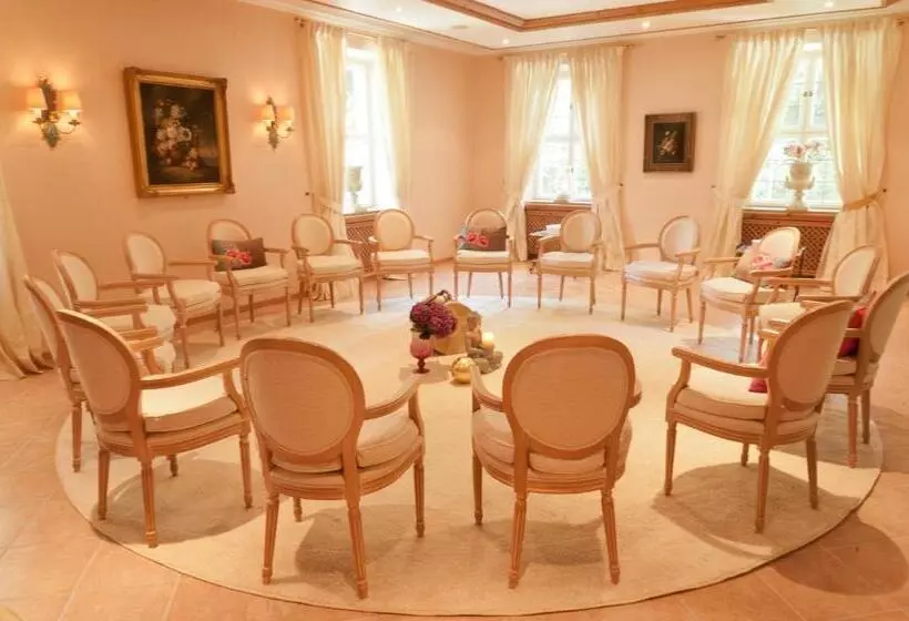 Aamiaismajoitus (B&B) Villa Adolphine