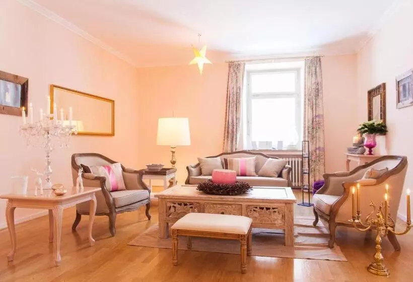 Aamiaismajoitus (B&B) Villa Adolphine