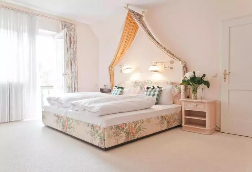 Aamiaismajoitus (B&B) Villa Adolphine