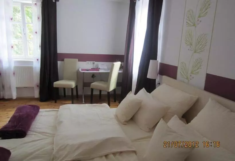 Hotel Dah Inn