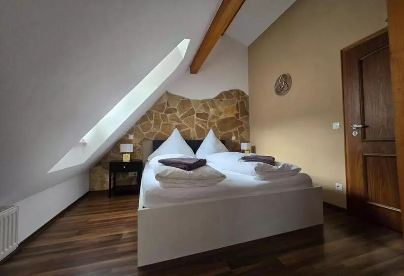 Hotelli Kleine Villa Rose