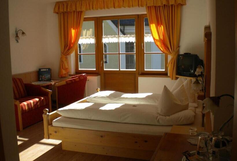 Hotelli Landhaus Lenzenhof