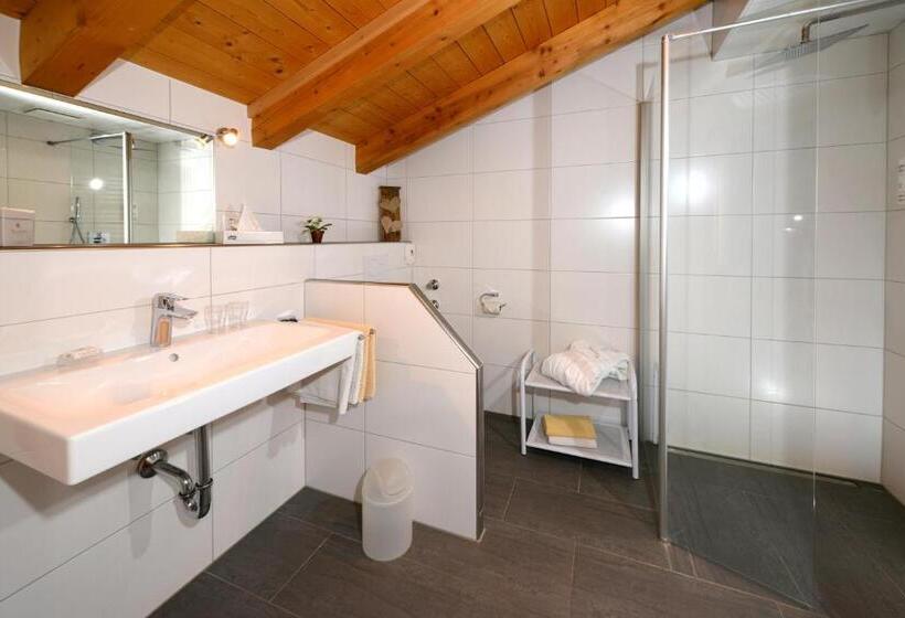 Hotelli Landhaus Lenzenhof