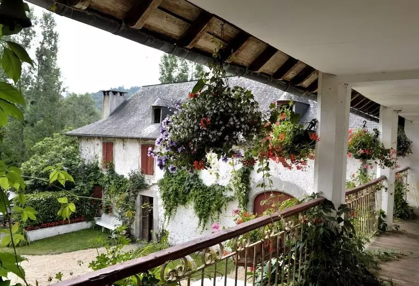 Hotelli Les Bains De Secours