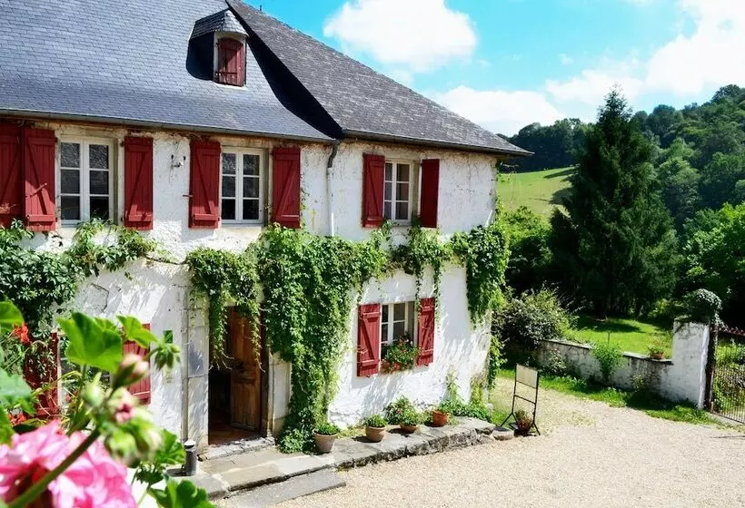 Hotelli Les Bains De Secours