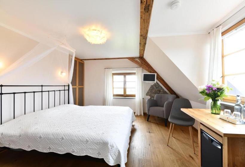 Отель Montfort Schlössle