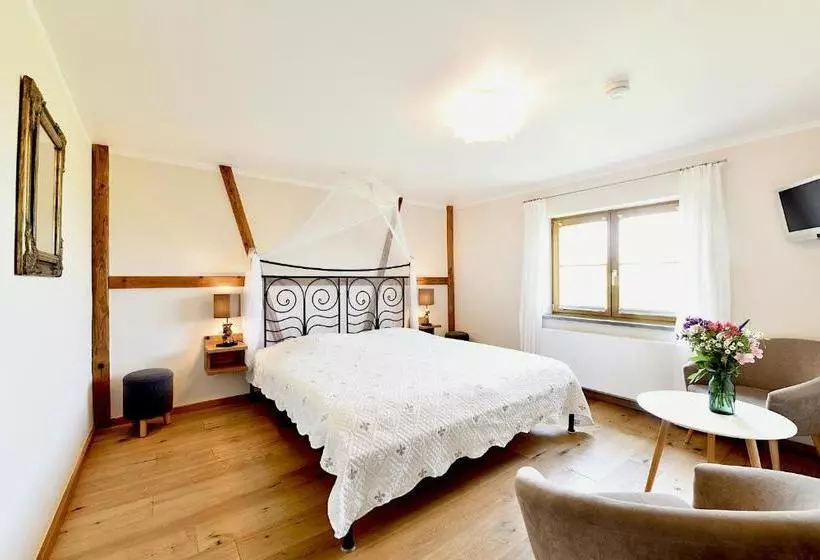 Hotelli Montfort Schlössle