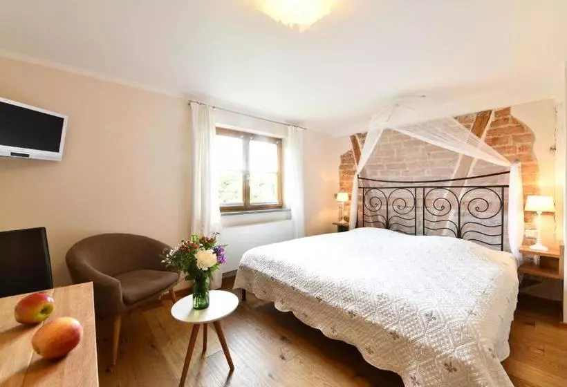 Hotelli Montfort Schlössle