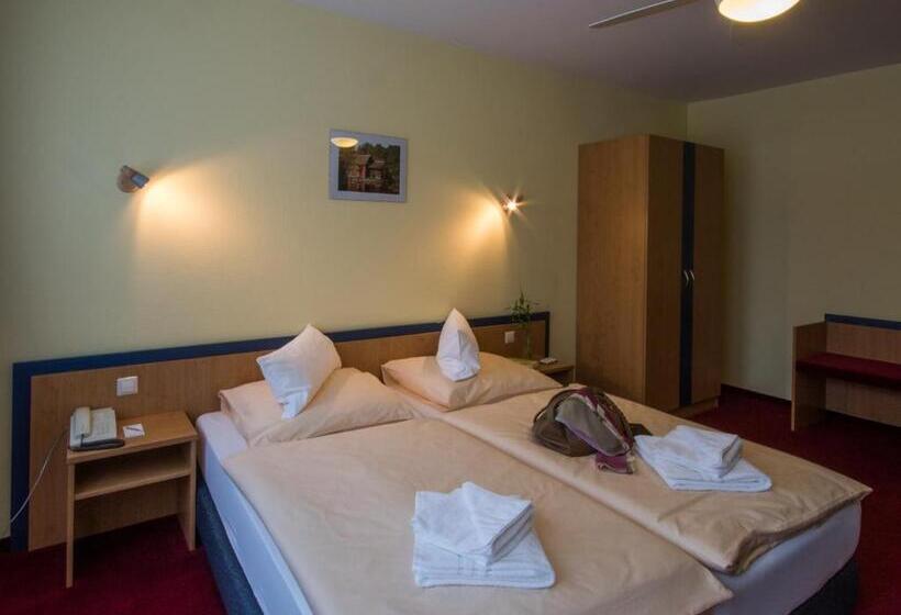 ホテル Radduscher Hafen