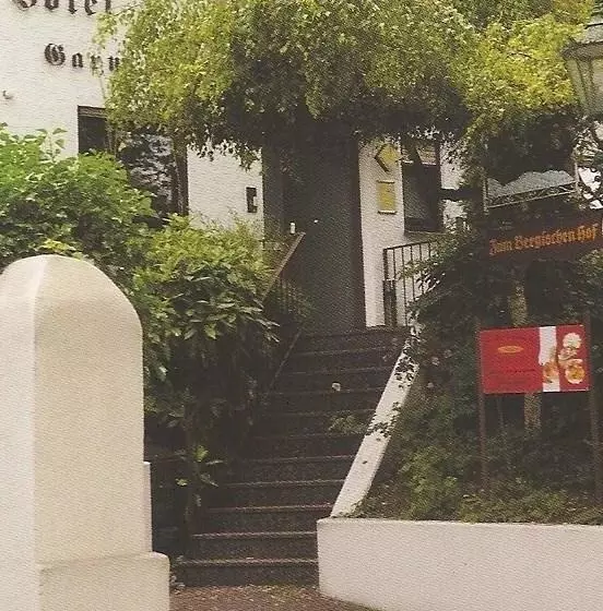ホテル Zum Bergischen Hof