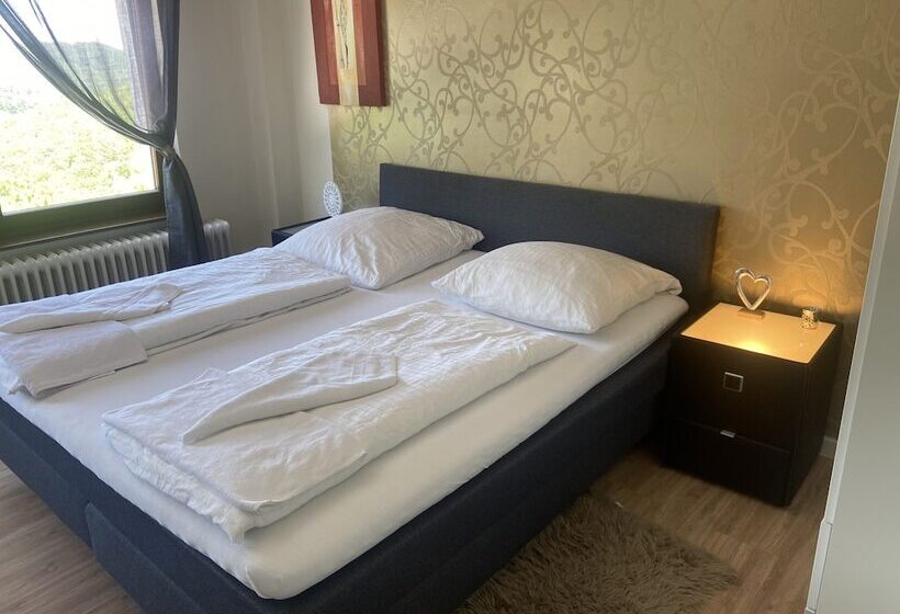 هتل Zur Schönen Aussicht