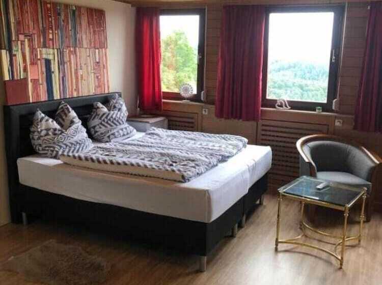 هتل Zur Schönen Aussicht