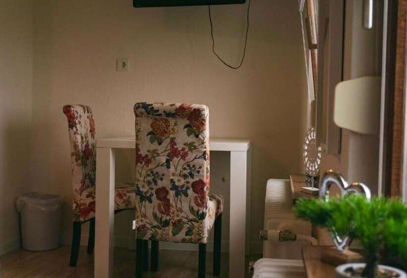 هتل Zur Schönen Aussicht