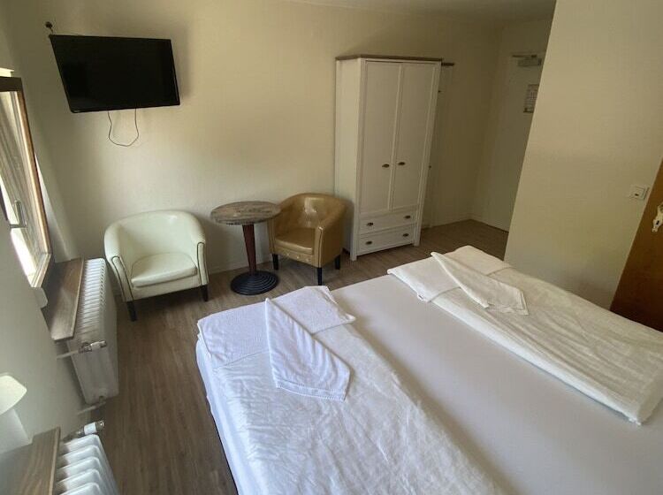 هتل Zur Schönen Aussicht