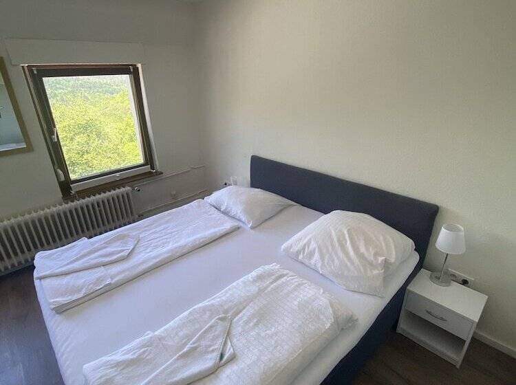 هتل Zur Schönen Aussicht