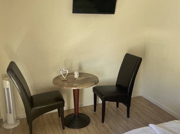 هتل Zur Schönen Aussicht